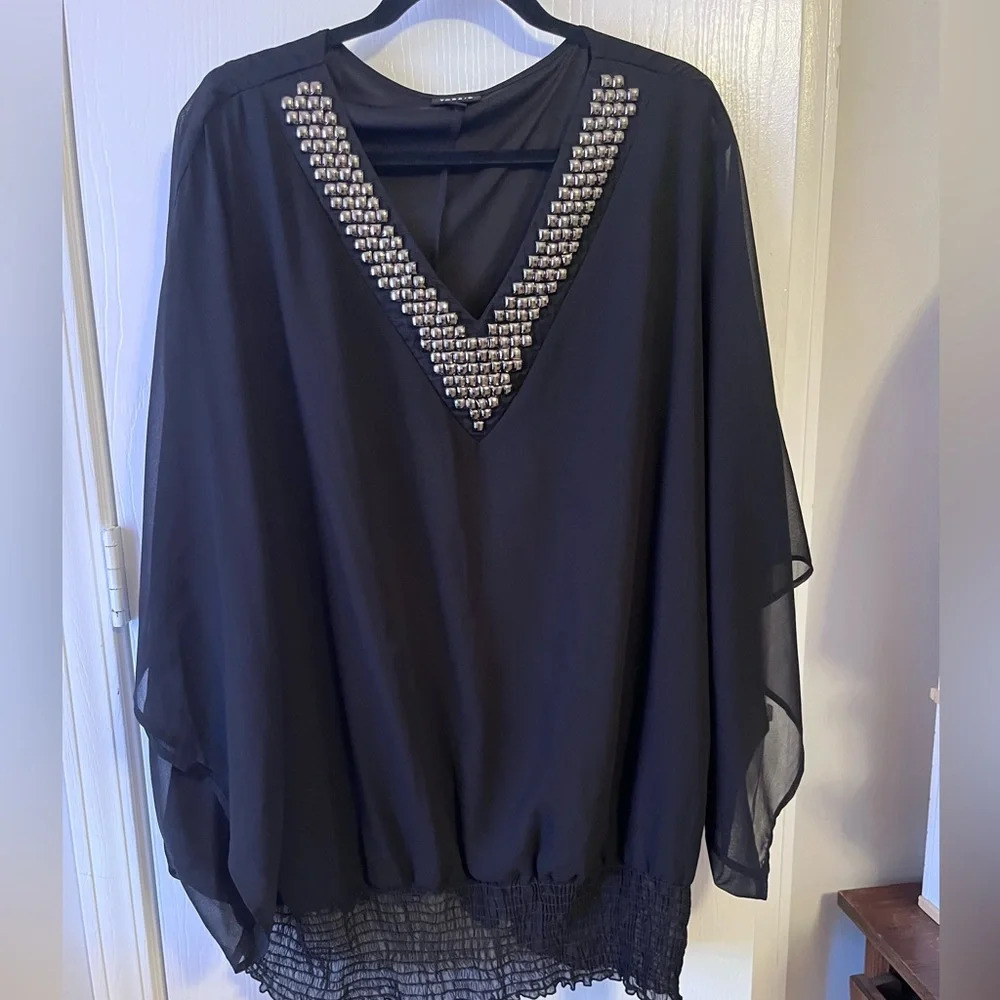 Torrid 4 women’s chiffon batwing blouse with beaded neckline v neck black